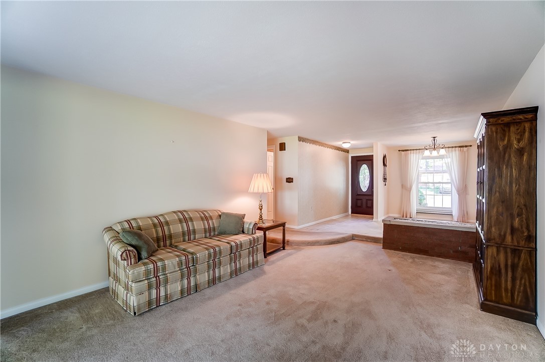 4909 Bonnie Road Kettering, OH 45440 - Photo 9 of 34