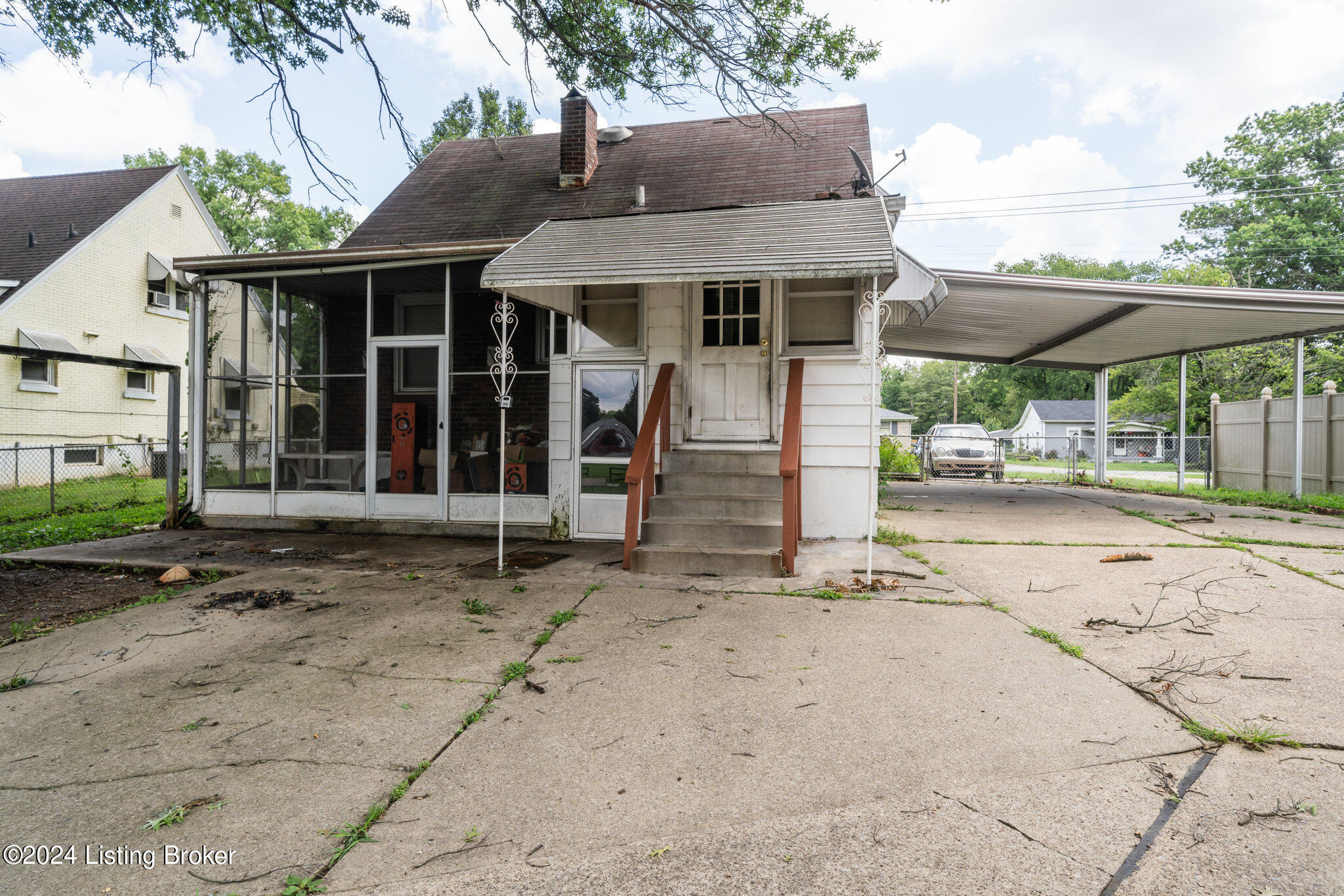 4132 Dover Road Louisville, KY 40216 - Photo 18 of 23 4132_Dover_Rd_Louisville_KY_40216-Exteri