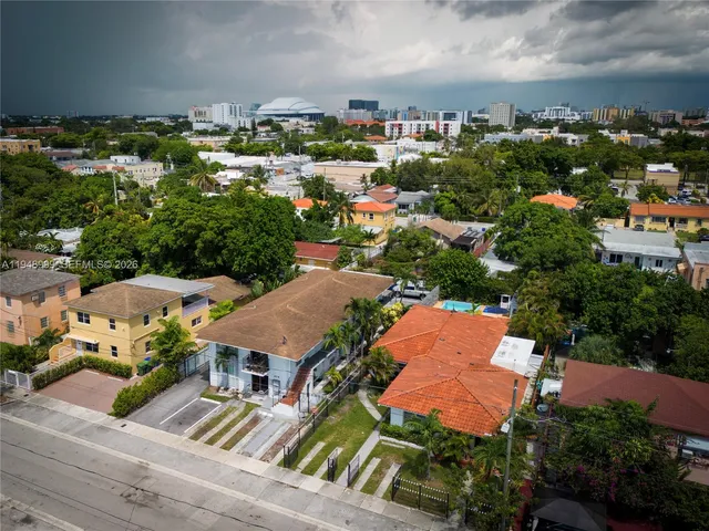 $1,850 | 979 Southwest 10th Street, Unit 4, Miami, FL 33130