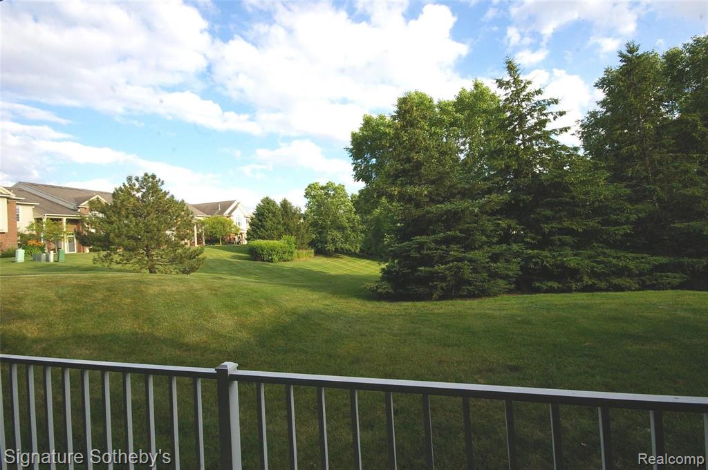 1891 Flagstone Circle Rochester, MI 48307 - Photo 2 of 14