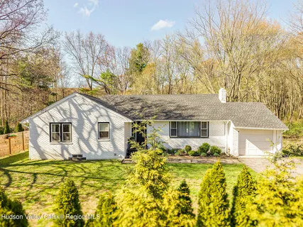 a view of a house with backyard