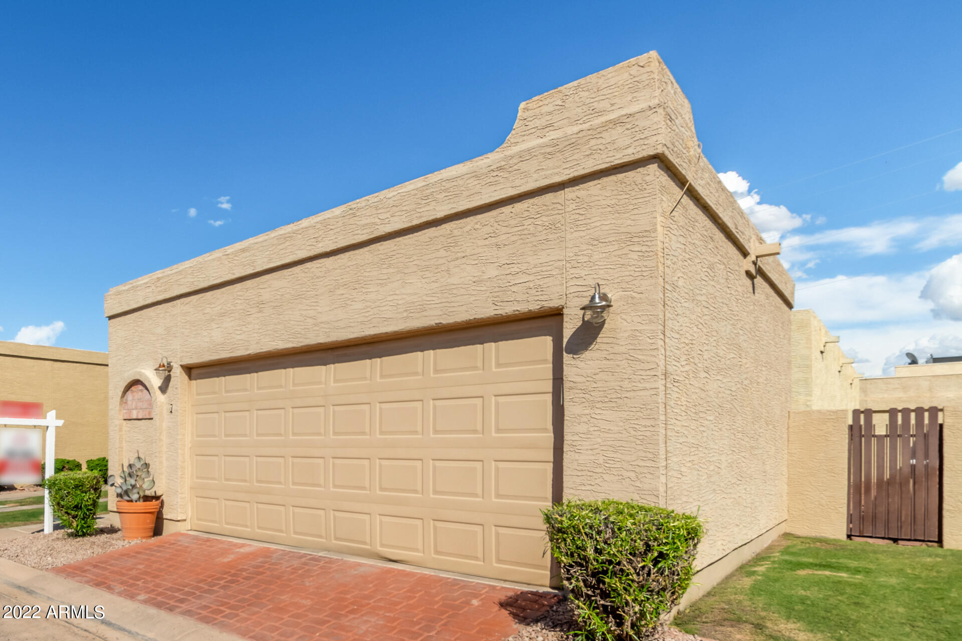 1360 East Brown Road, Unit 7 Mesa, AZ 85203 - Photo 3 of 60 6 - Brown