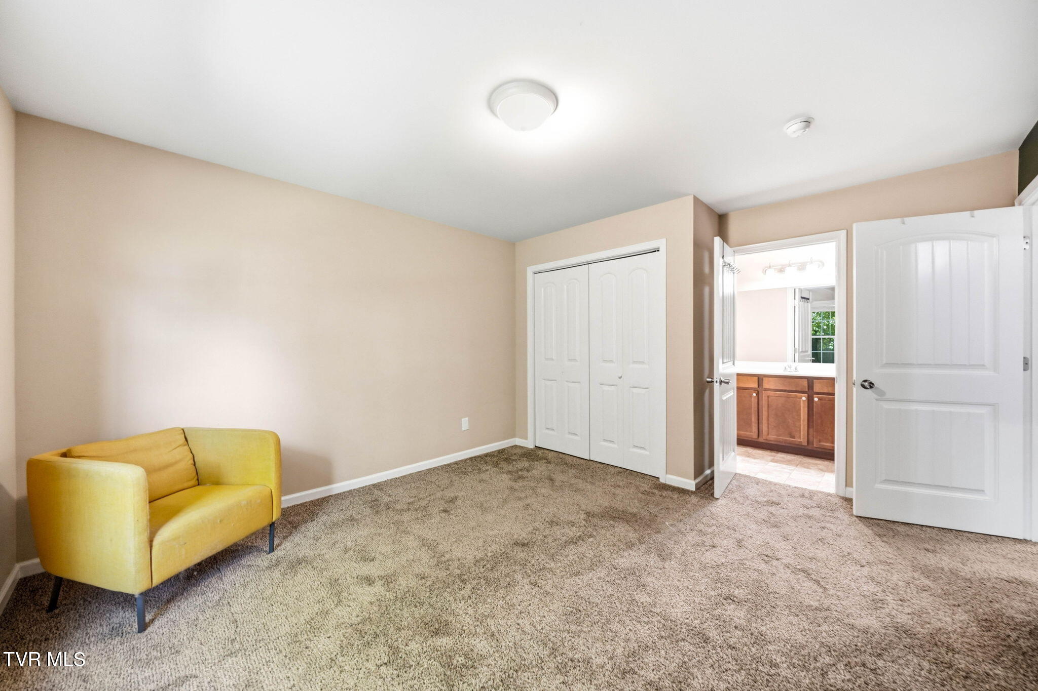 2506 Overlook Road Kingsport, TN 37664 - Photo 9 of 17 Primary Bedroom