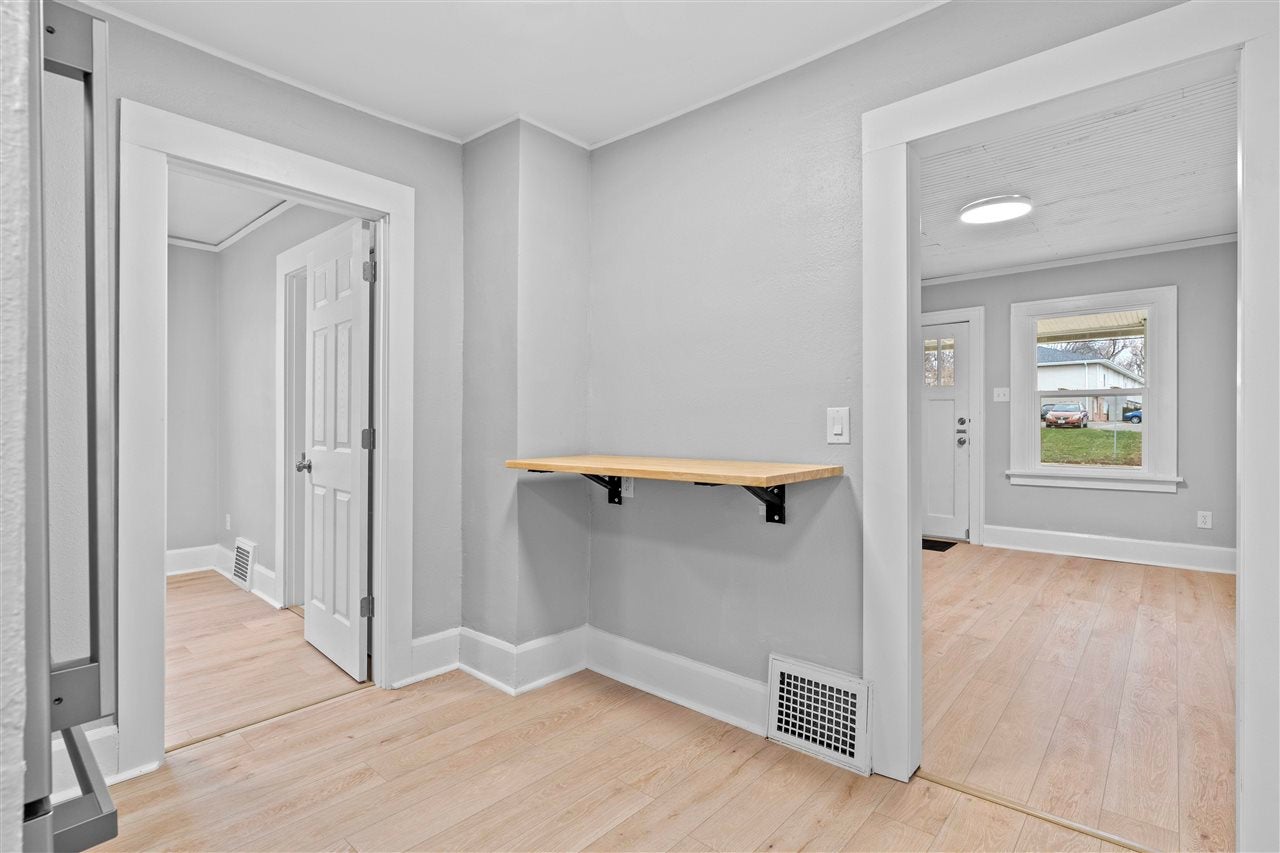 1129 Center Point Road Northeast Cedar Rapids, IA 52402 - Photo 13 of 17 Gallery Image 13