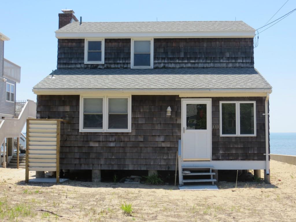 Lovely Summer Cottage on Clinton Beach