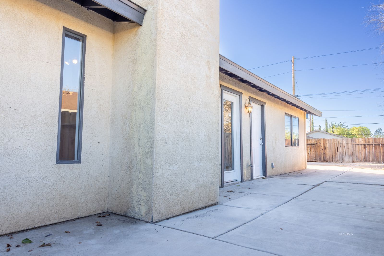 820 Walker Lane Ridgecrest, CA 93555 - Photo 25 of 27 a view of an entryway with a floor