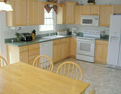 176 Brehm Road Washington, PA 15301 - Photo 5 of 8 Kitchen.