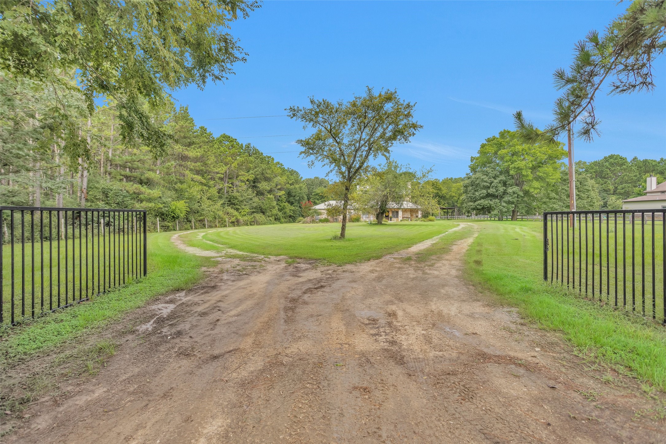 2286 Spring Branch Road Montgomery, TX 77316 - Photo 2 of 50