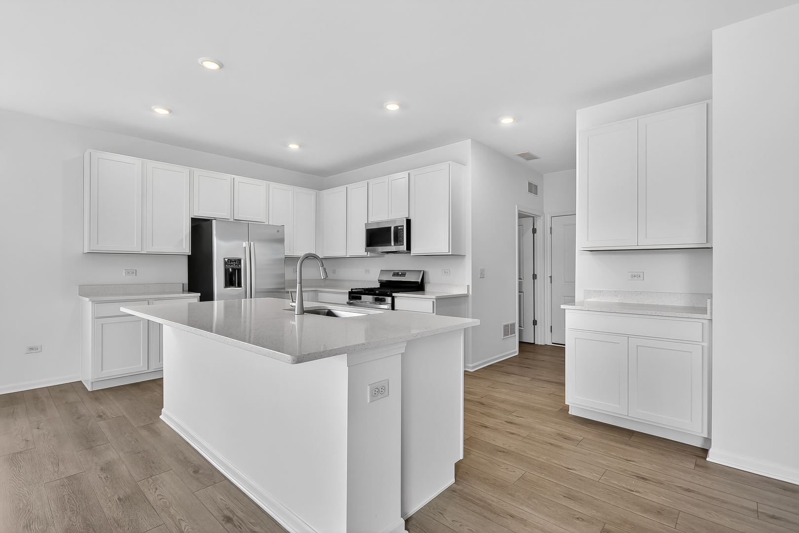 369 Cottrell Lane Aurora, IL 60506 - Photo 5 of 15