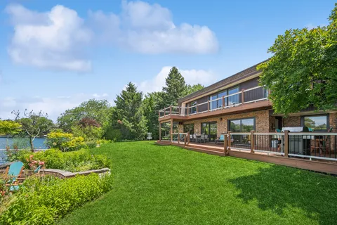 $1,650,000 | 2036 Valley Lo Lane, Glenview, IL 60025