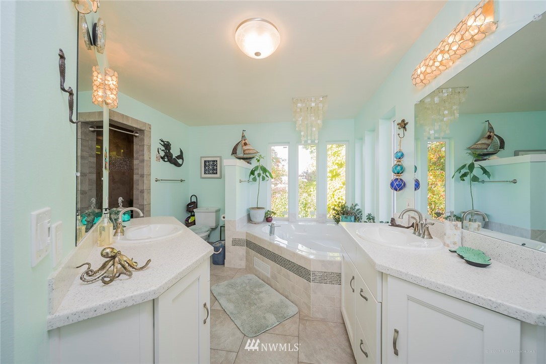 7215 Lower Ridge Road Everett, WA 98203 - Photo 10 of 25