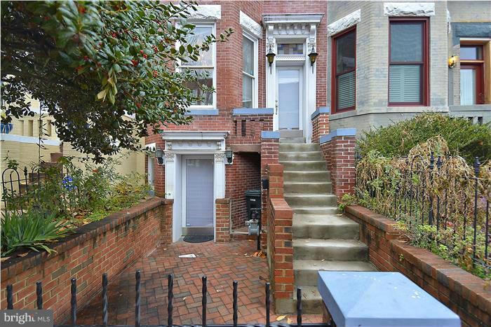 1016 G Street Southeast Washington, DC 20003 - Photo 2 of 30 Exterior (Front)