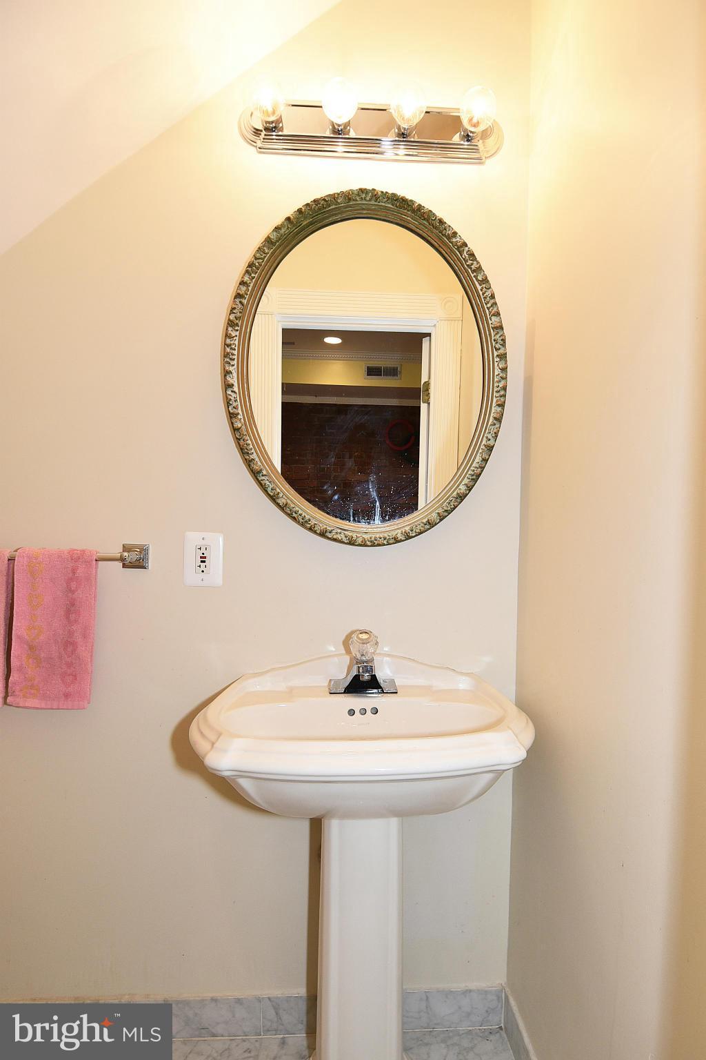 1016 G Street Southeast Washington, DC 20003 - Photo 15 of 30 Bath