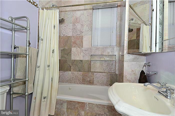 1016 G Street Southeast Washington, DC 20003 - Photo 19 of 30 Bath