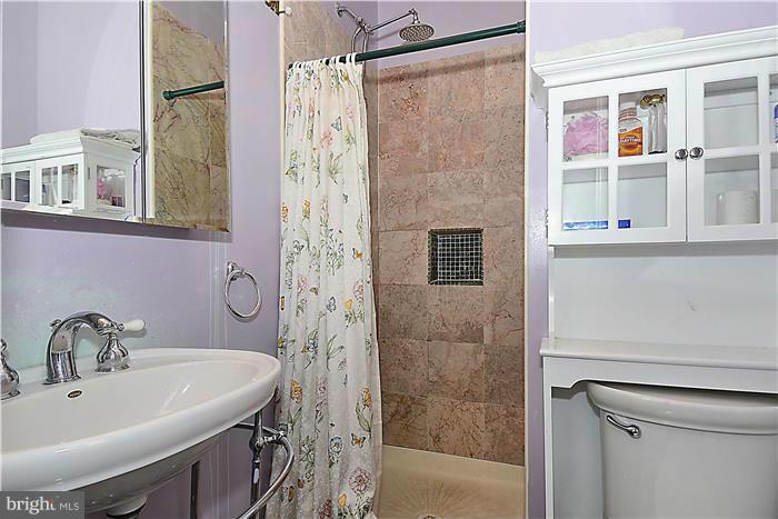 1016 G Street Southeast Washington, DC 20003 - Photo 20 of 30 Bath
