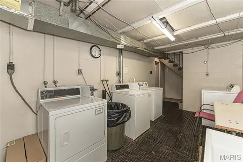 $190,000 | 5 Delcrest Court, Unit 204, University City, MO 63124