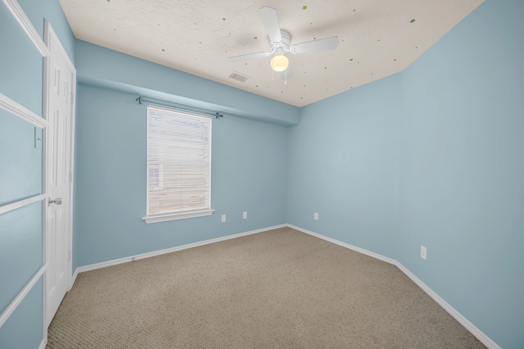 8918 Elm Drake Lane Humble, TX 77338 - Photo 10 of 20 an empty room with a window and a fan