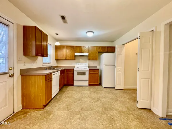 $1,375 | 224 Bass Lake Road, Holly Springs, NC 27540