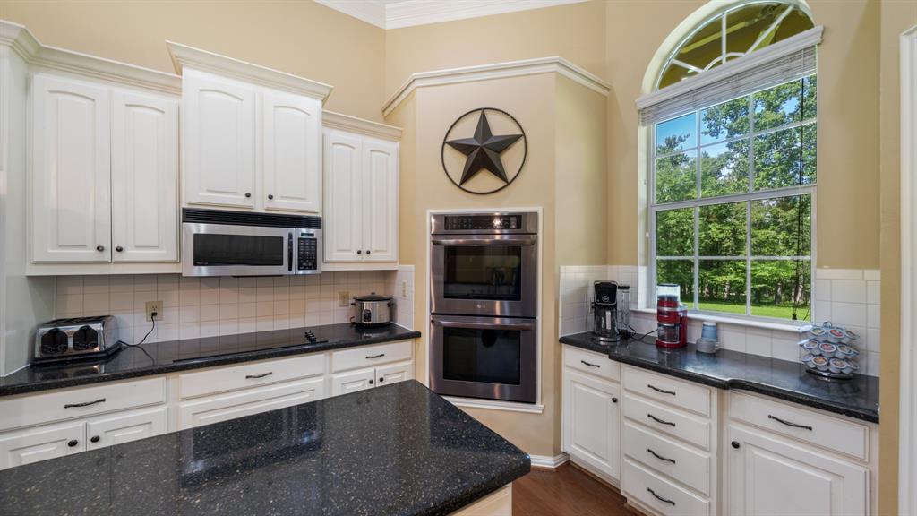 875 Arnold Paul Road Canton, TX 75103 - Photo 10 of 32 a kitchen with stainless steel appliances granite countertop a stove a sink and a granite counter tops with a white stove