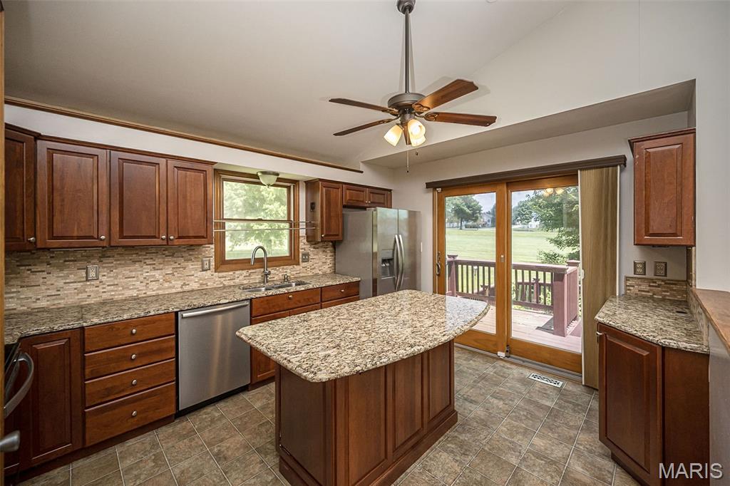 16740 North Fork Ridge Drive Florissant, MO 63034 - Photo 19 of 62