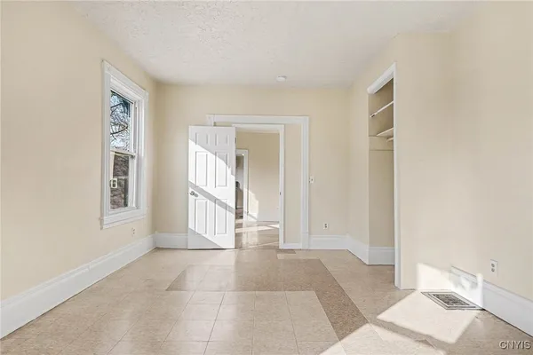 $1,900 | 302 Kellogg Street, Unit 2, Syracuse, NY 13204