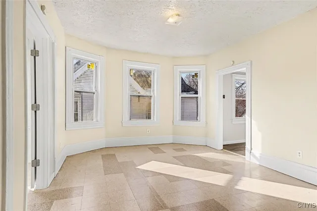 $1,900 | 302 Kellogg Street, Unit 2, Syracuse, NY 13204