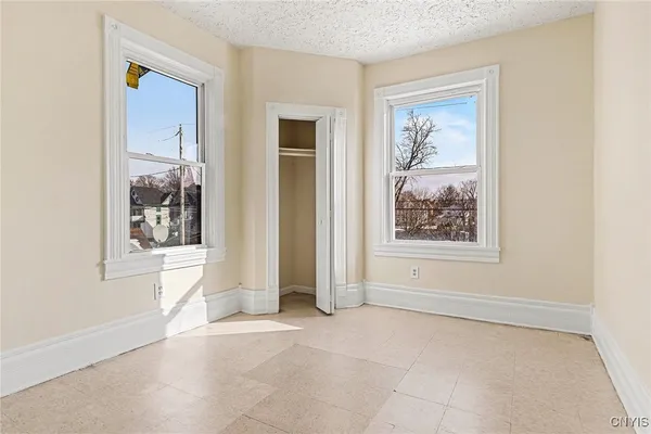 $1,900 | 302 Kellogg Street, Unit 2, Syracuse, NY 13204