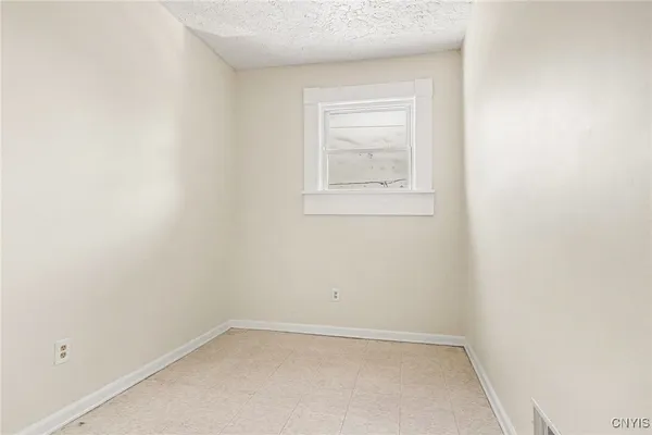 $1,900 | 302 Kellogg Street, Unit 2, Syracuse, NY 13204