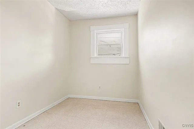 $1,900 | 302 Kellogg Street, Unit 2, Syracuse, NY 13204