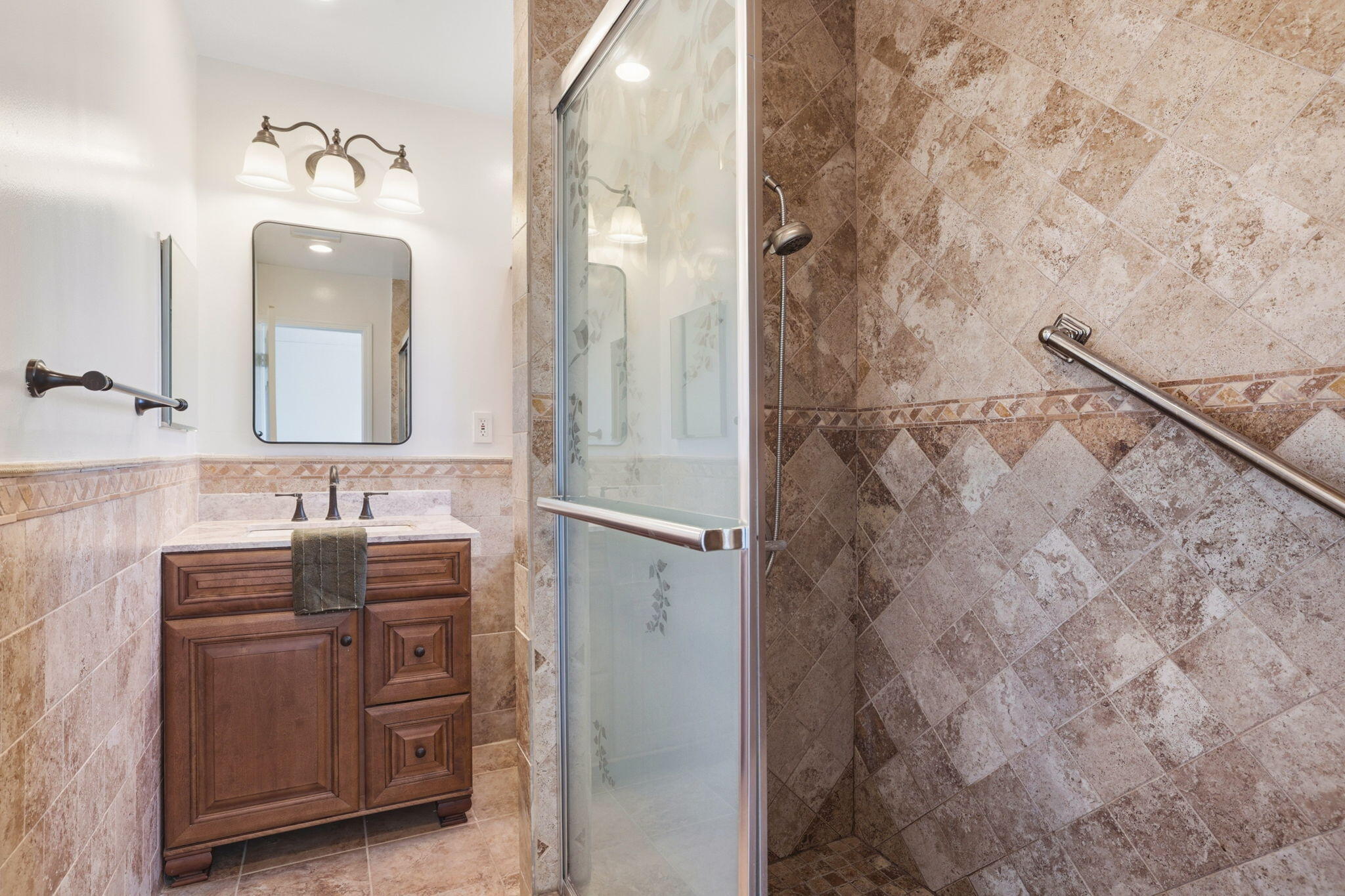 823 West Roderick Avenue Oxnard, CA 93030 - Photo 18 of 34 28-web-or-mls-0R3A7483