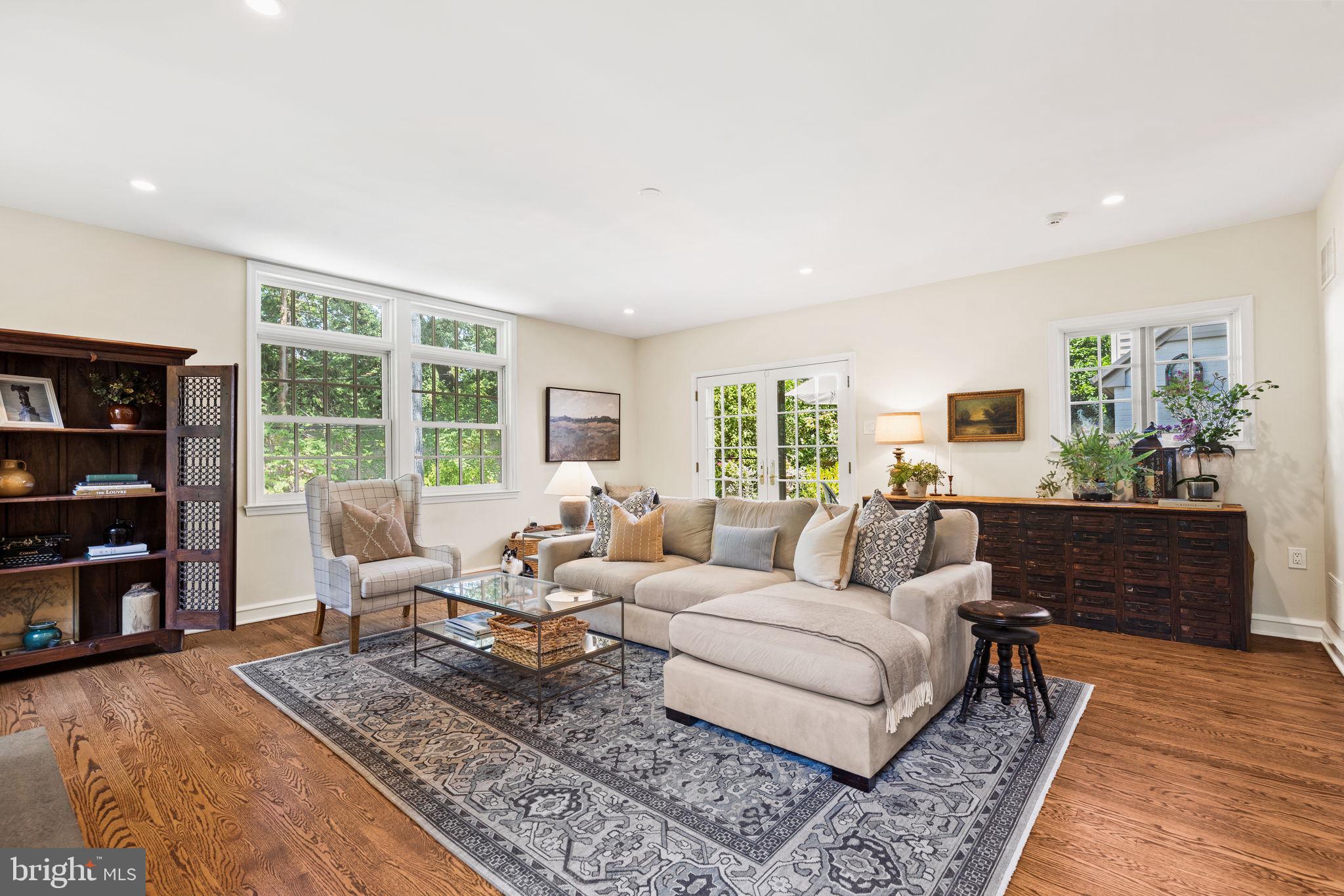 528 Custis Road Glenside, PA 19038 - Photo 13 of 60 Living Room