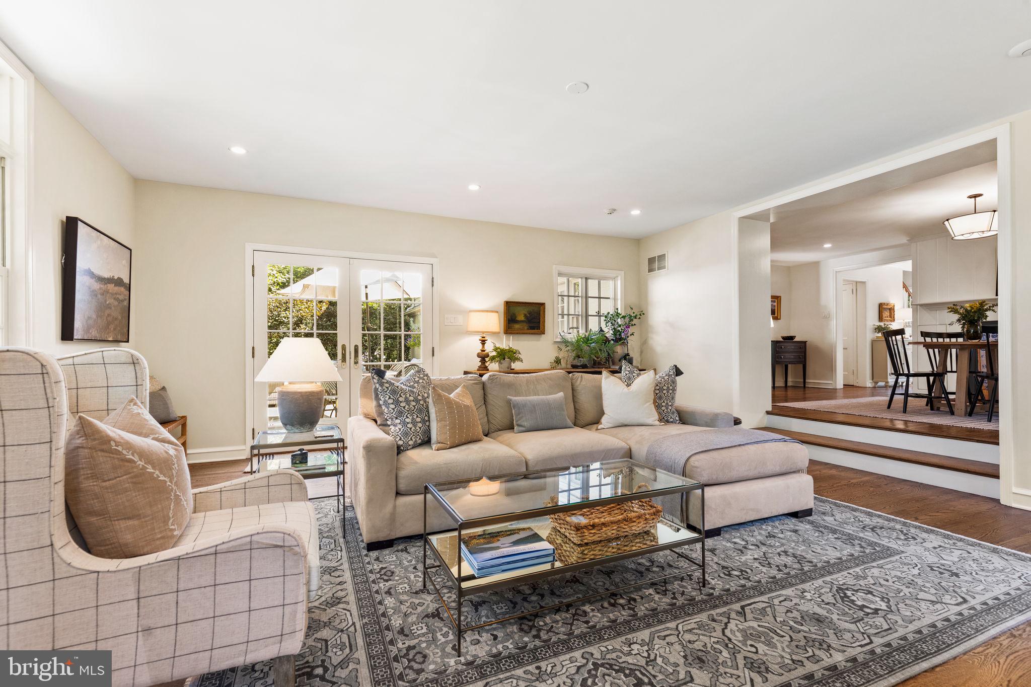 528 Custis Road Glenside, PA 19038 - Photo 15 of 60 Living Room