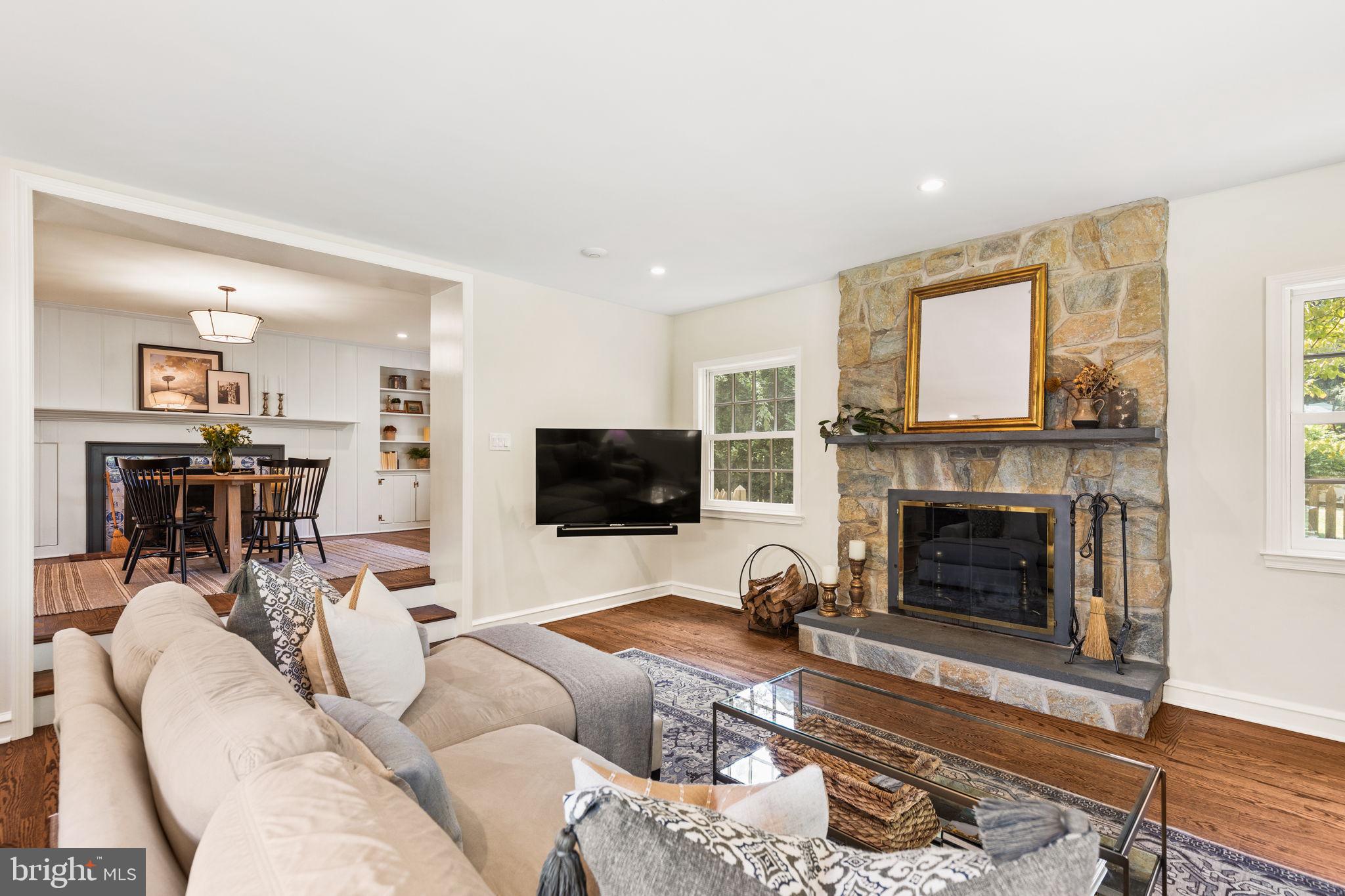 528 Custis Road Glenside, PA 19038 - Photo 16 of 60 Living Room
