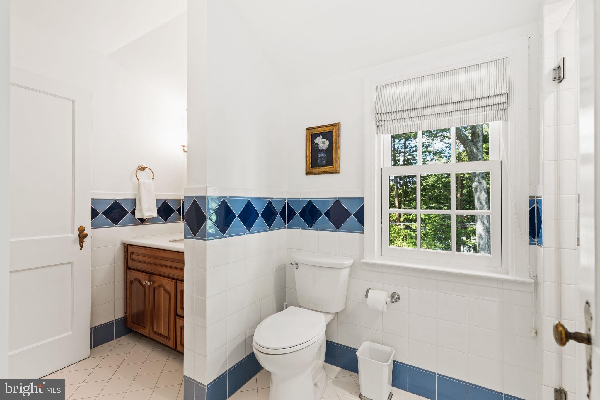 528 Custis Road Glenside, PA 19038 - Photo 31 of 60 2nd Floor Hall Full Bath