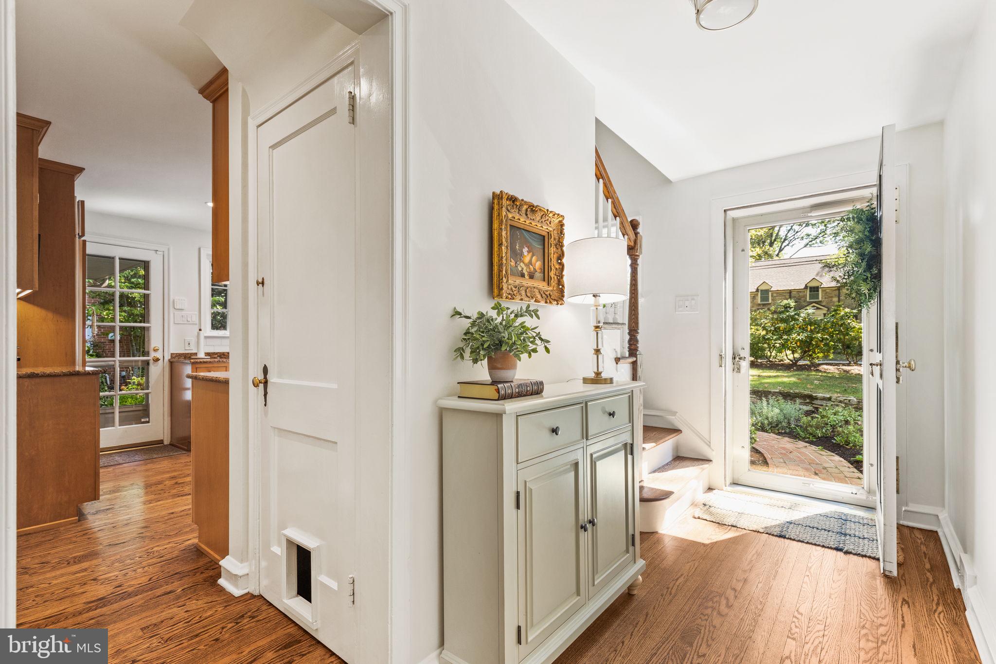 528 Custis Road Glenside, PA 19038 - Photo 5 of 60 1st Floor Hall