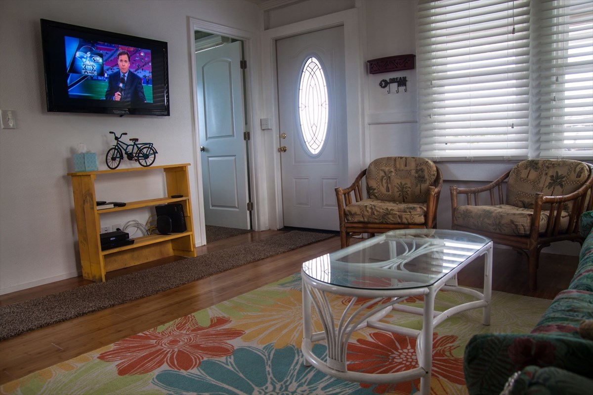 8560 Kekaha Road Kekaha, HI 96752 - Photo 2 of 5 a living room with furniture a flat screen tv and a window