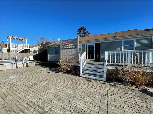 $3,300 | 9 Wilson Road, Middletown, RI 02842