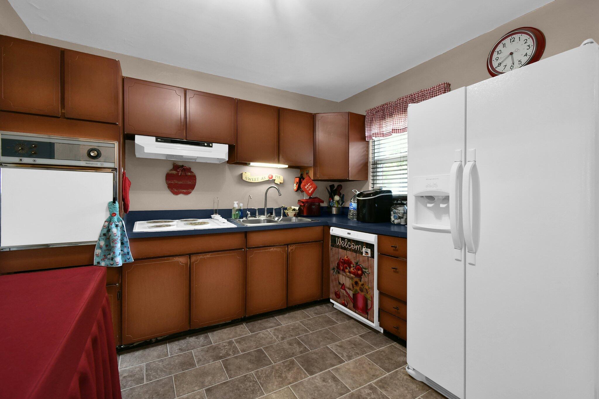 5430 Roche Drive Columbus, OH 43229 - Photo 8 of 24 10-web-or-mls-5430-roche-dr