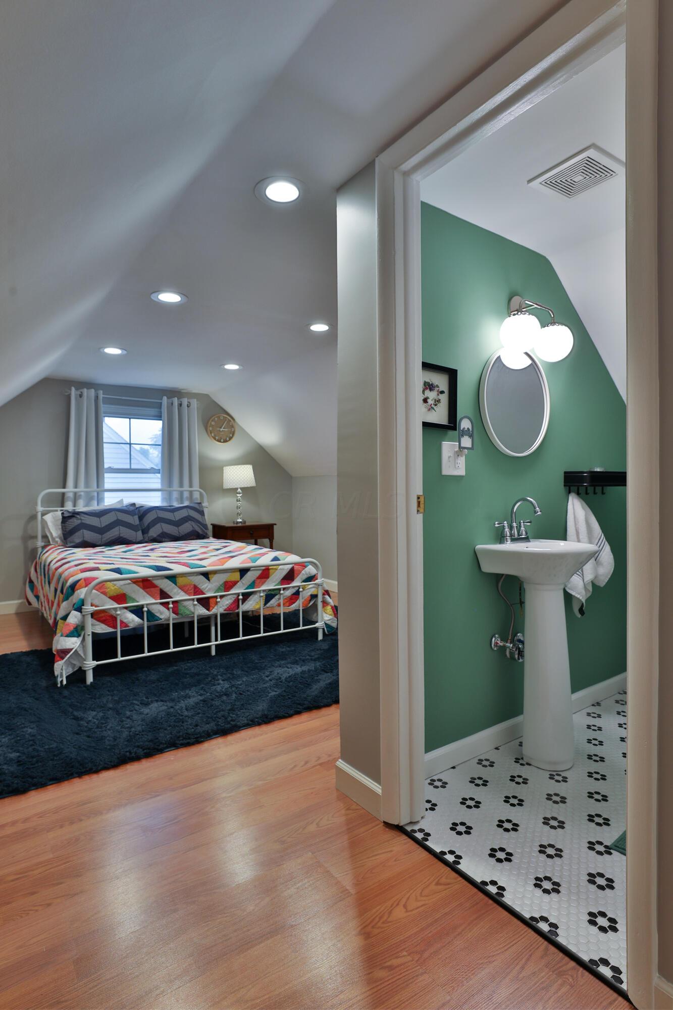 562 Northridge Road Columbus, OH 43214 - Photo 23 of 45 Full Bath