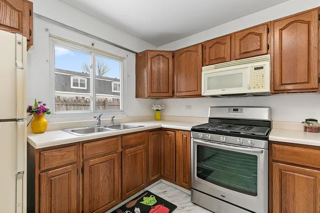 $214,900 | 1531 McKool Avenue, Streamwood, IL 60107