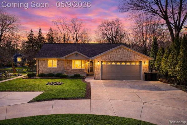 $477,999 | 37209 Curwood Drive, Sterling Heights, MI 48310