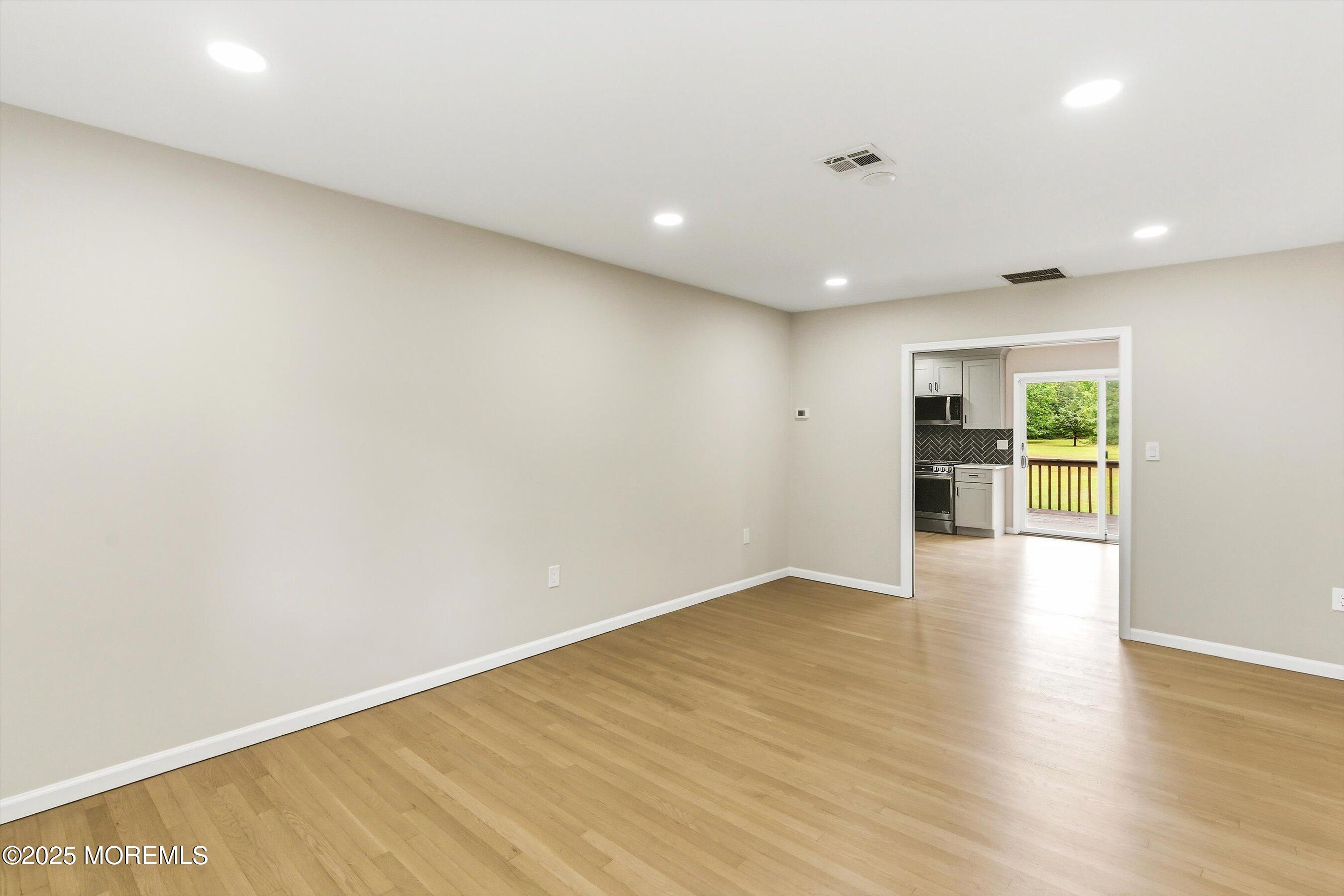 257 Alexander Avenue Howell, NJ 07731 - Photo 11 of 18 05-living 1A