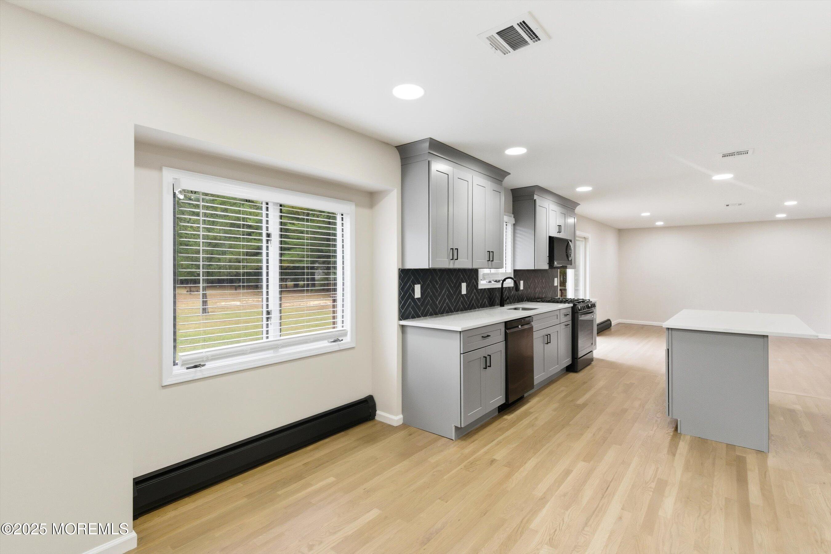 257 Alexander Avenue Howell, NJ 07731 - Photo 14 of 18 14-Living 1D