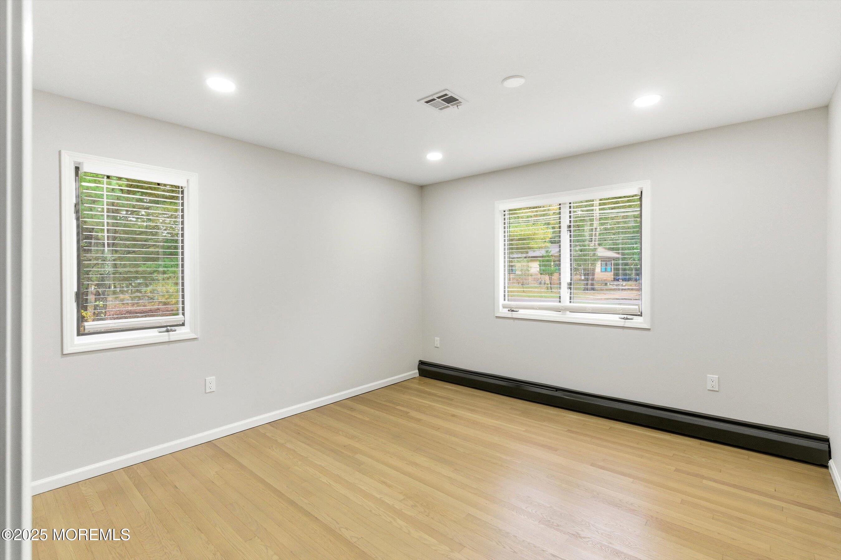 257 Alexander Avenue Howell, NJ 07731 - Photo 3 of 18 21-Bed 3