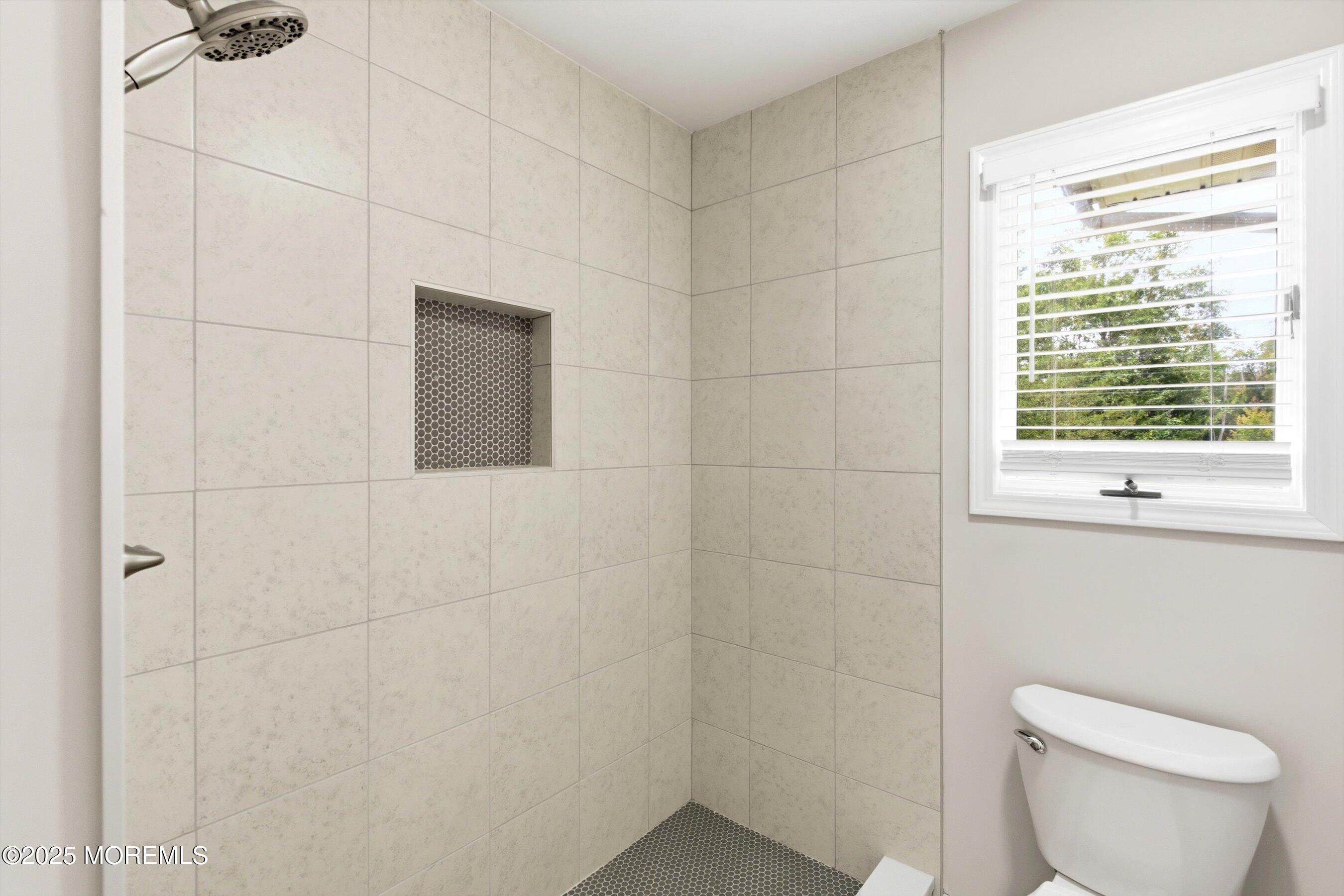 257 Alexander Avenue Howell, NJ 07731 - Photo 4 of 18 22-Bath 3