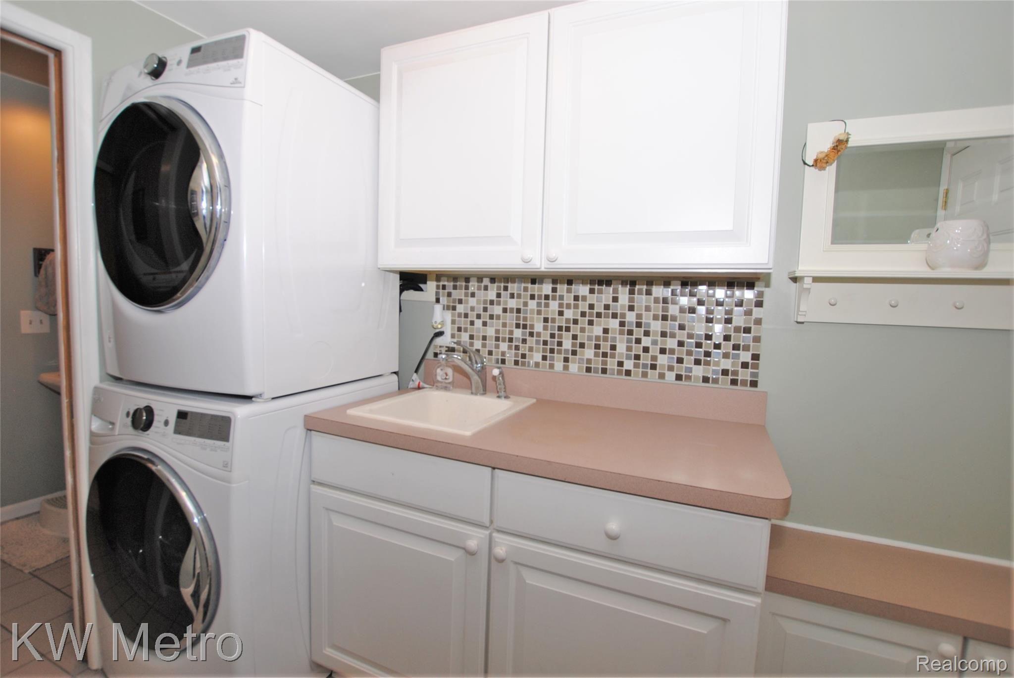 402 Millstone Court Rochester, MI 48309 - Photo 14 of 42 DSC_0023.JPG
