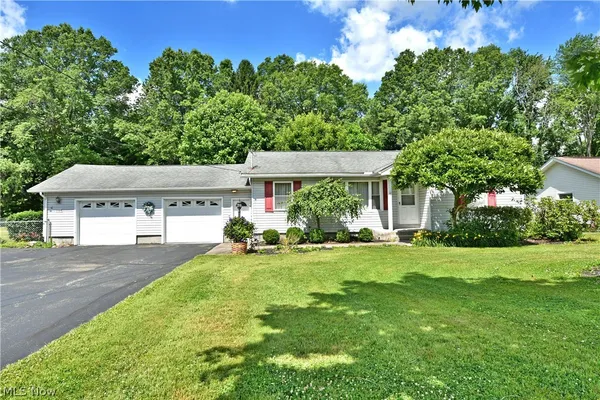 $199,900 | 364 Mackey Drive, Vienna, OH 44473
