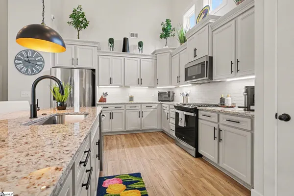 $398,900 | 605 Sunwater Drive, Duncan, SC 29334
