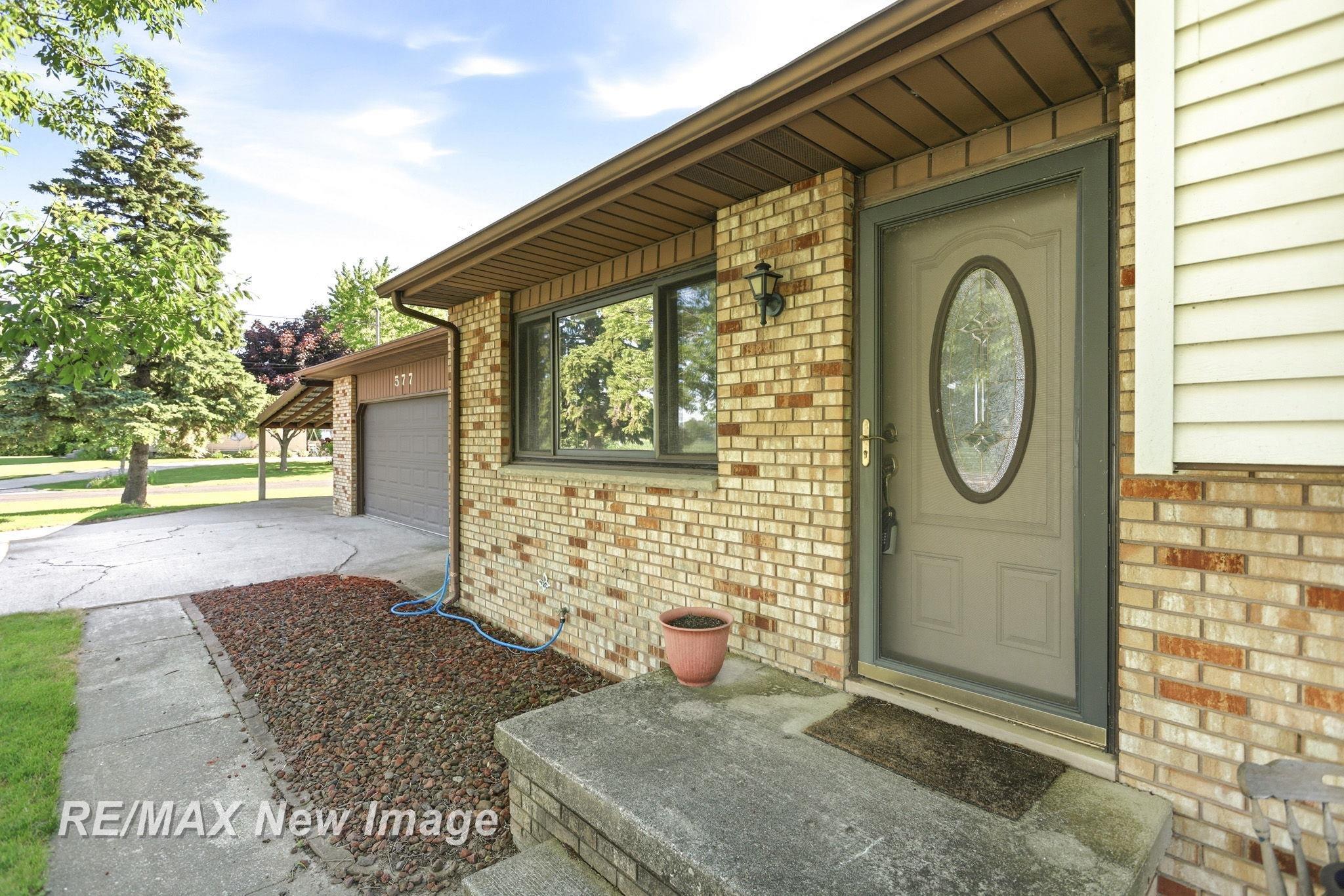 577 South Lincoln Road Bay City, MI 48708 - Photo 6 of 46