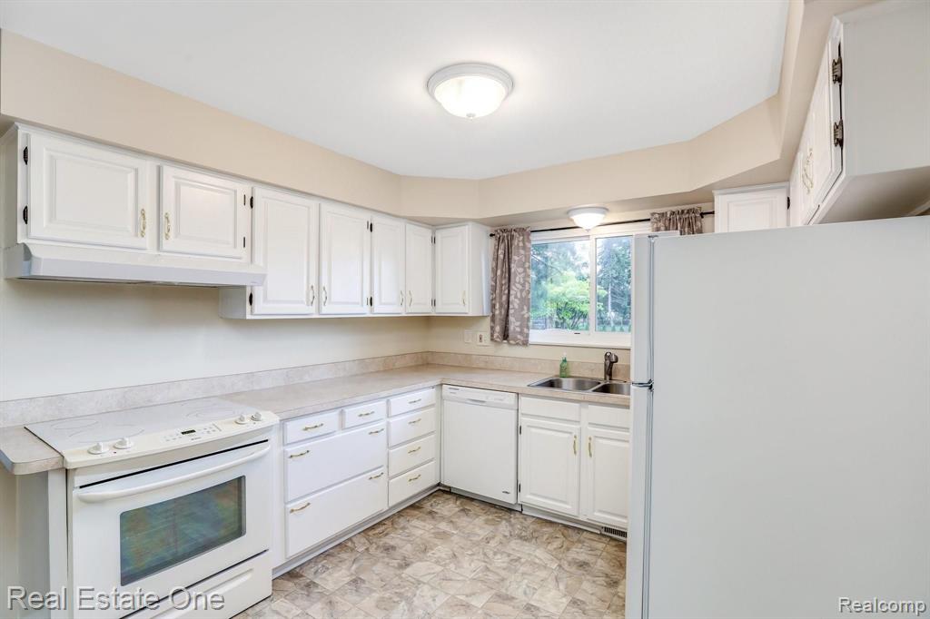 36733 West Seven Mile Road Livonia, MI 48152 - Photo 7 of 28